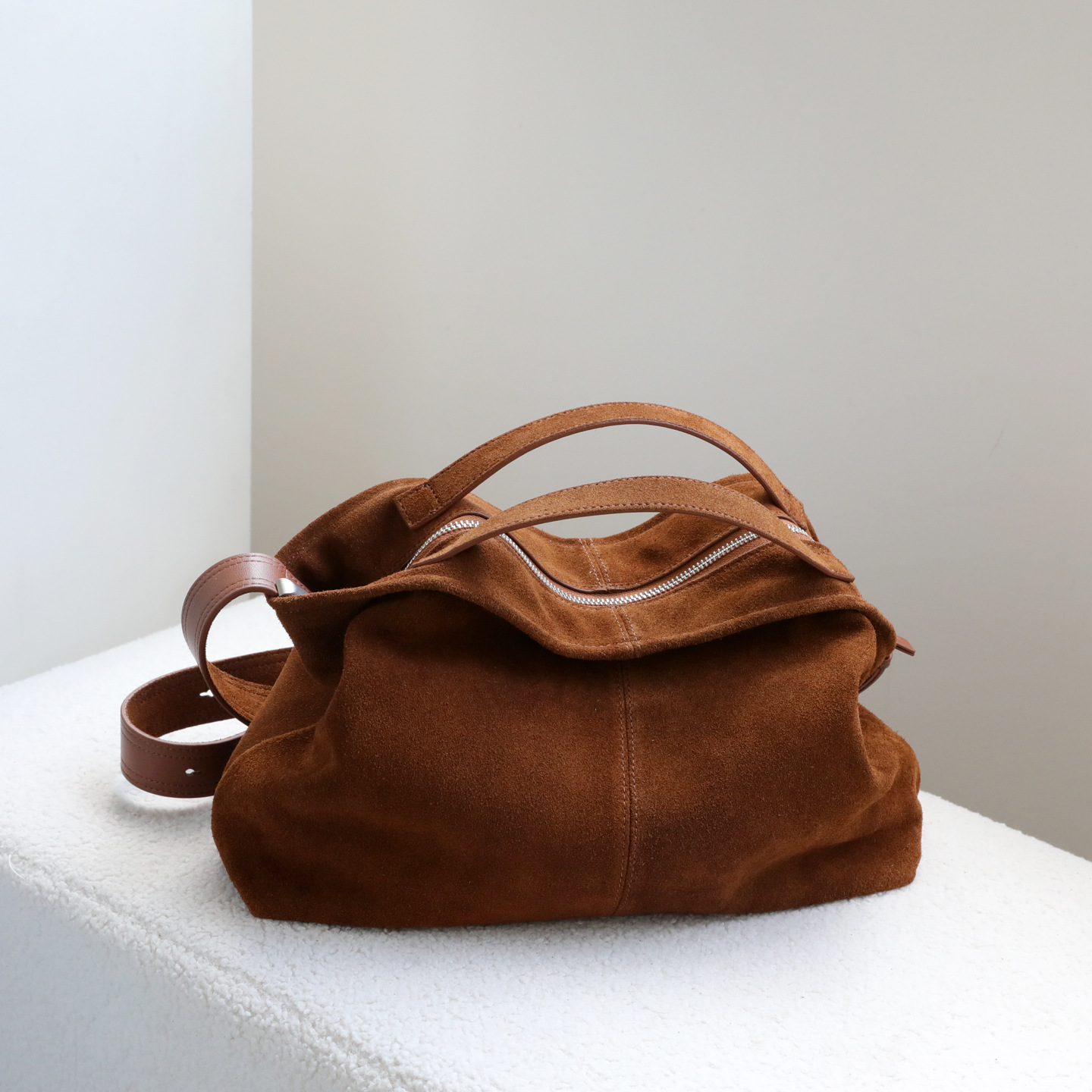 Echtleder-Wildleder-Tragetasch – Hobo Bag Slouchy Bewertung und Preis